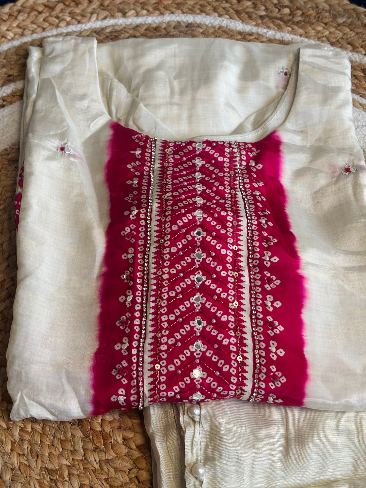 “Badhani” rich look pure crape silk suit 💜