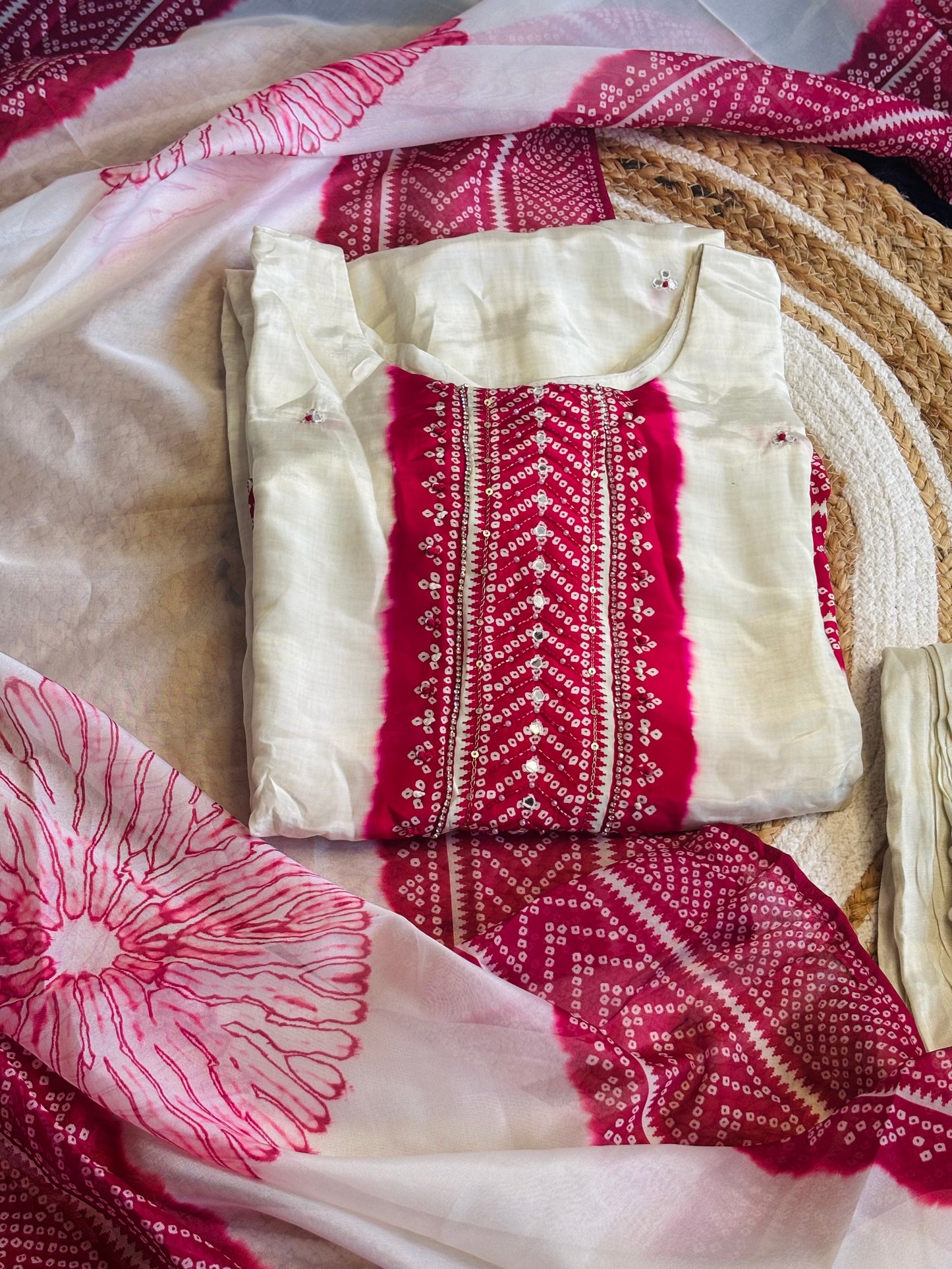 “Badhani” rich look pure crape silk suit 💜