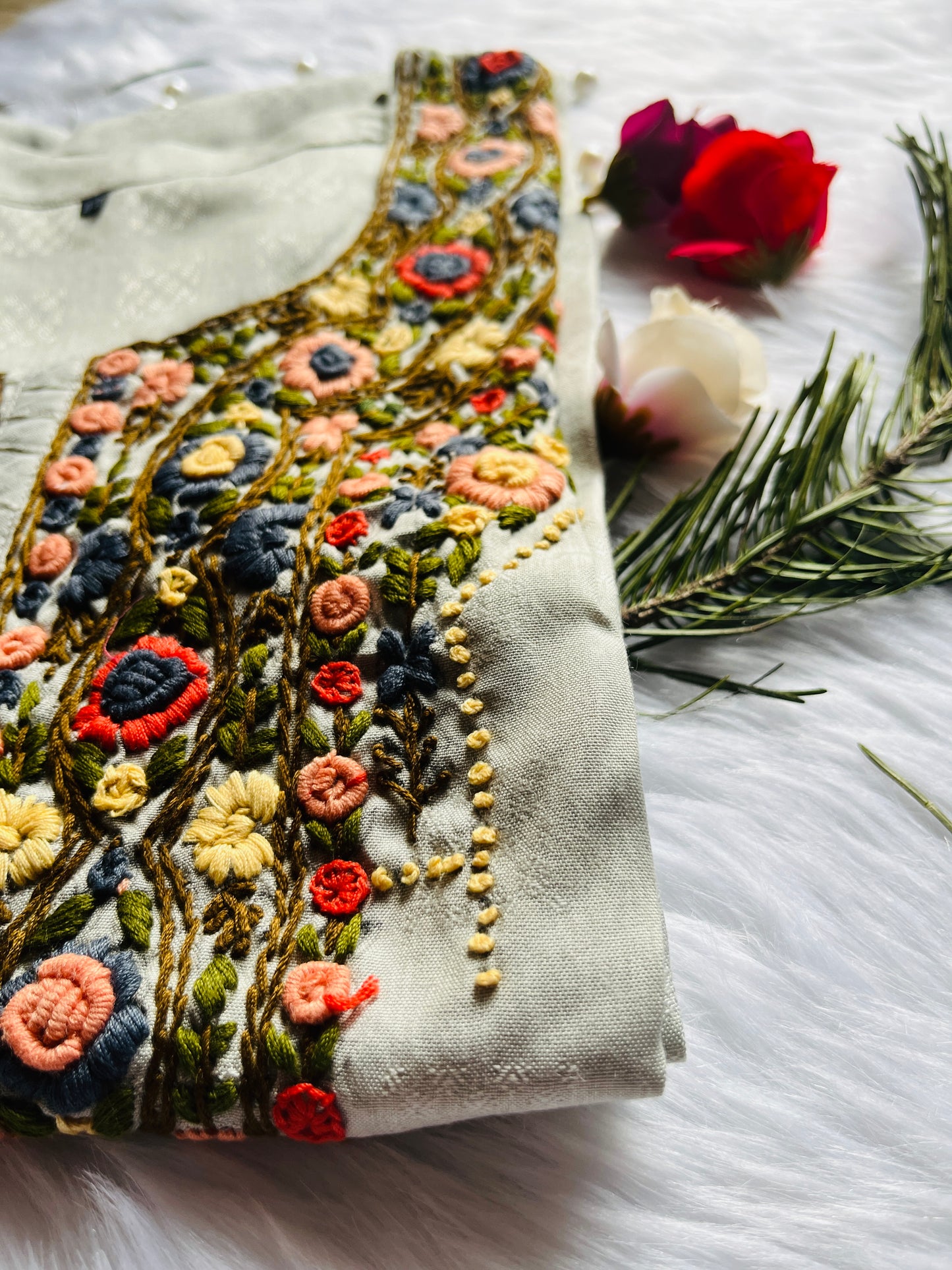 Comfort your summer with this chic kurti